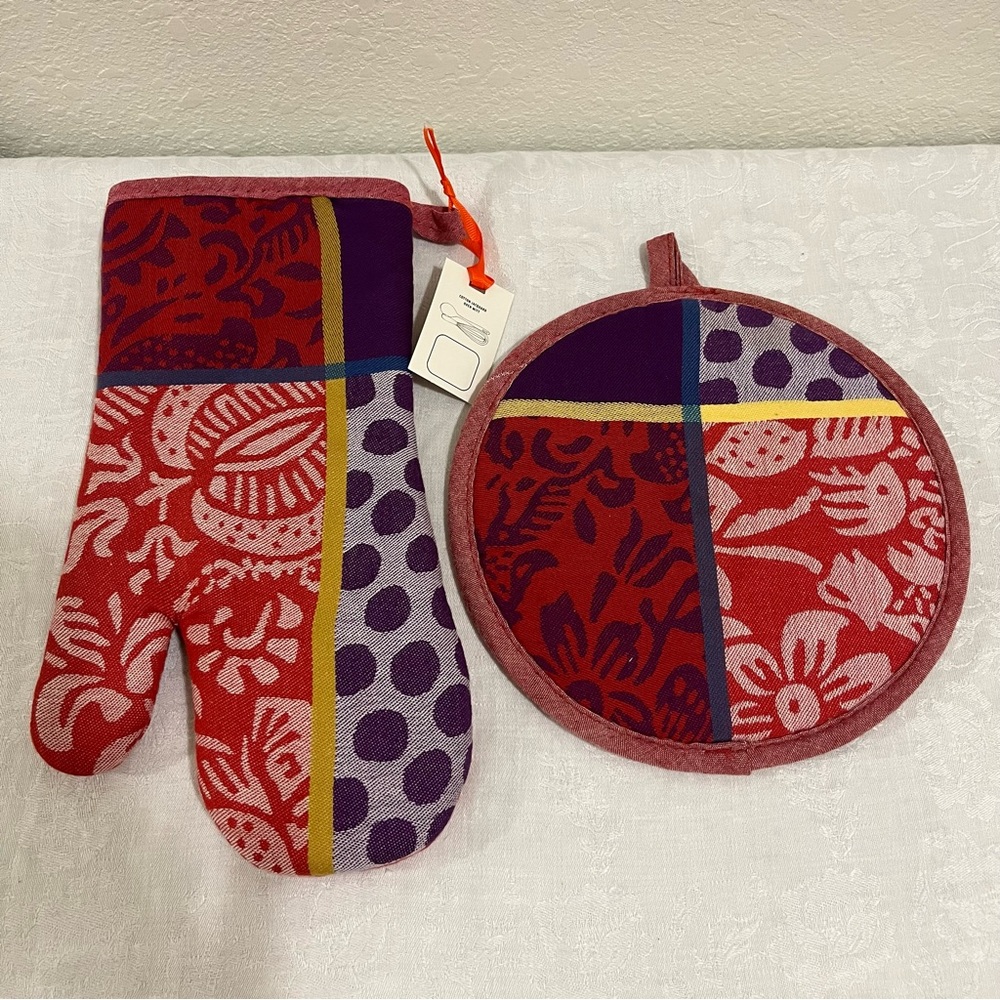 Anthropologie “Sold Out” Pair of Jacquard Red and Purple Oven Mitt & Pot Holder